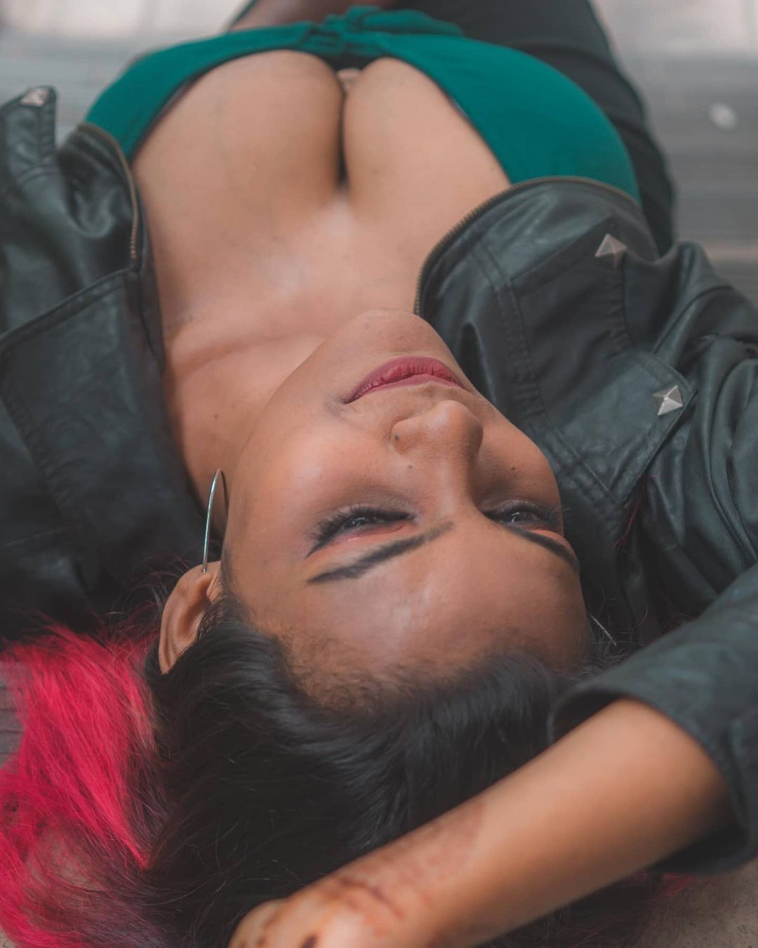 PHOTOS : காஃபி ஷாப்பில் கலக்கல் போட்டோஷூட்.. மாடல் அழகி ரெஜினா தூலாஷாவின் நச் பிக்ஸ்..  