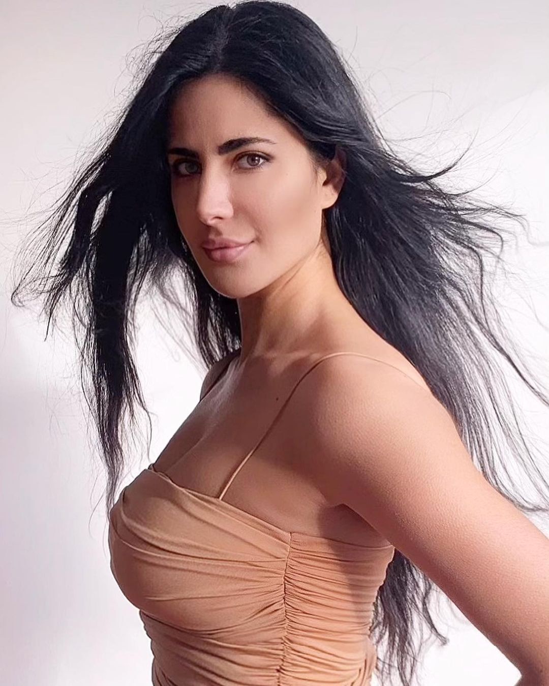 photos : அழகே பொறாமை கொள்ளும் பேரழகு.. நடிகை ஆலினா ராயின் லேட்டஸ்ட் கலக்கல் போட்டோஸ் இதோ!