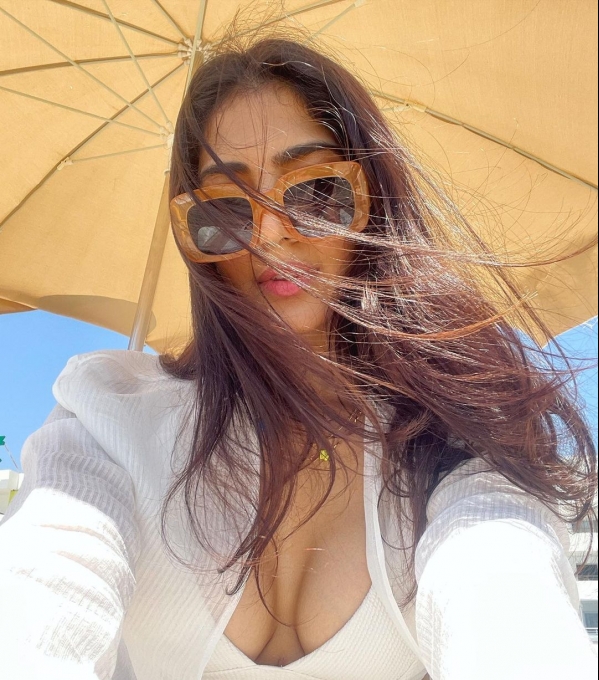 photos : ஸ்விம் சூட்டில் நச் போஸ் கொடுத்த யோகிதா பிஹானி.. கலக்கலான சூப்பர் க்ளிக்ஸ் இதோ!