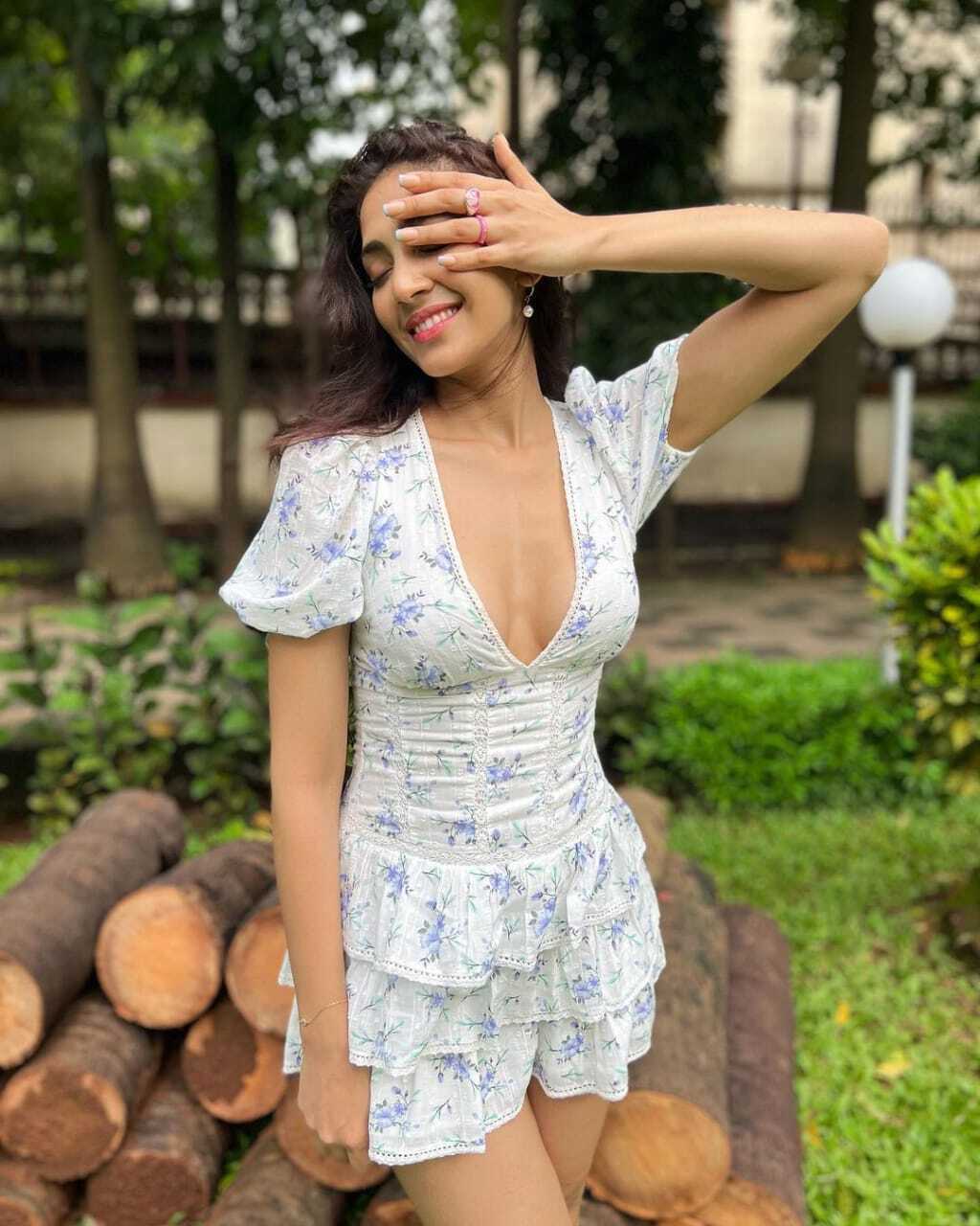 photos : ஸ்விம் சூட்டில் நச் போஸ் கொடுத்த யோகிதா பிஹானி.. கலக்கலான சூப்பர் க்ளிக்ஸ் இதோ!