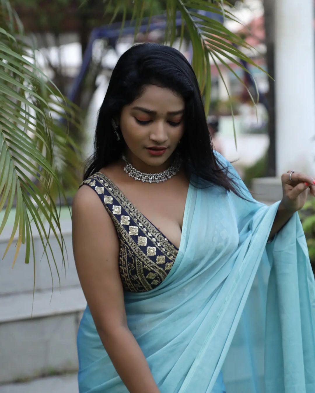 PHOTOS : டைட் டி-ஷர்டில் அப்படியொரு அழகு.. சைடு போஸில் ஏங்கவைக்கும் சீரியல் நடிகை லாவண்யா.. 