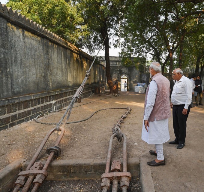 PM Modi With Gujarat CM Bhupendra Patel Visits Morbi bridge - Oneindia