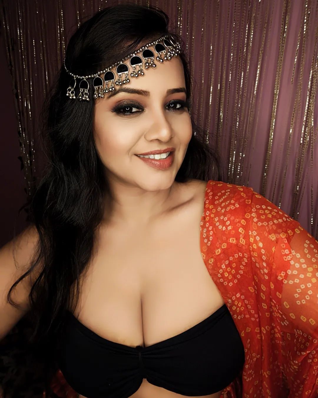 'उल्लू ऐप' की Priya Gamre का बोल्ड देसी लुक, बार-बार जूम करके Photos में निहारेंगे हॉटनेस