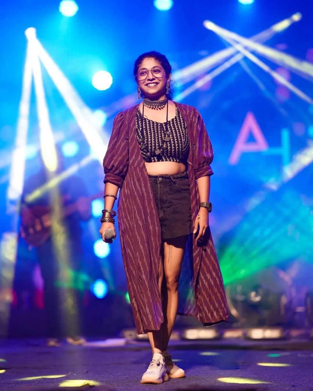 Abhaya Hiranmayi: ഹൈറേഞ്ചിൽ ഹൈവോൾട്ടേജിൽ അഭയ ഹിരൺമയി; വാഗമണ്ണിൽ ഗ്ലാമറസ് ലുക്കിൽ അവതരിച്ച് താരം
