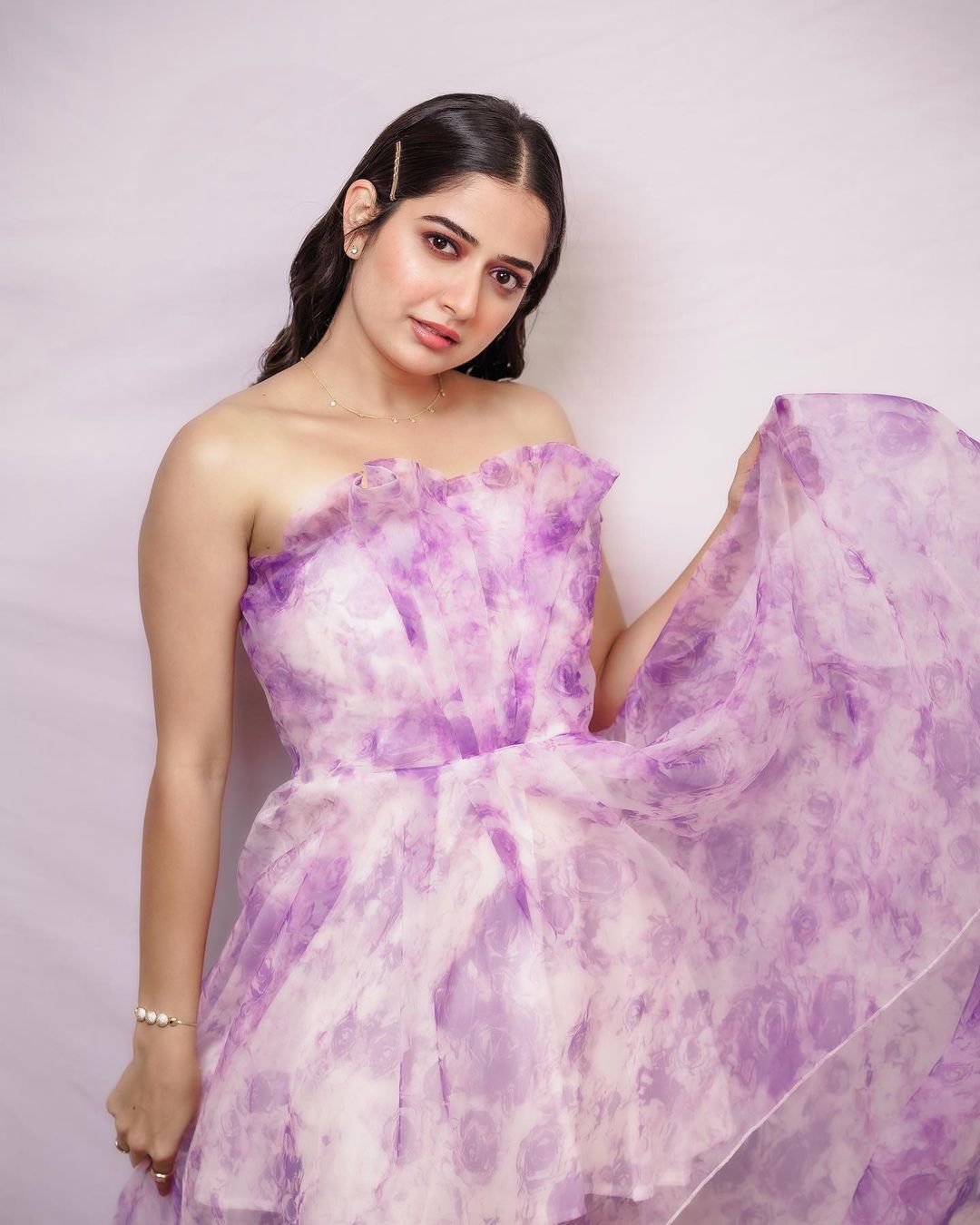 Angal Rashka ఆషికా రంగనాథ్ వయ్యారాల విందు.. చూపులతోనే ఊరించేస్తుందీ భామ.. | Actress ...