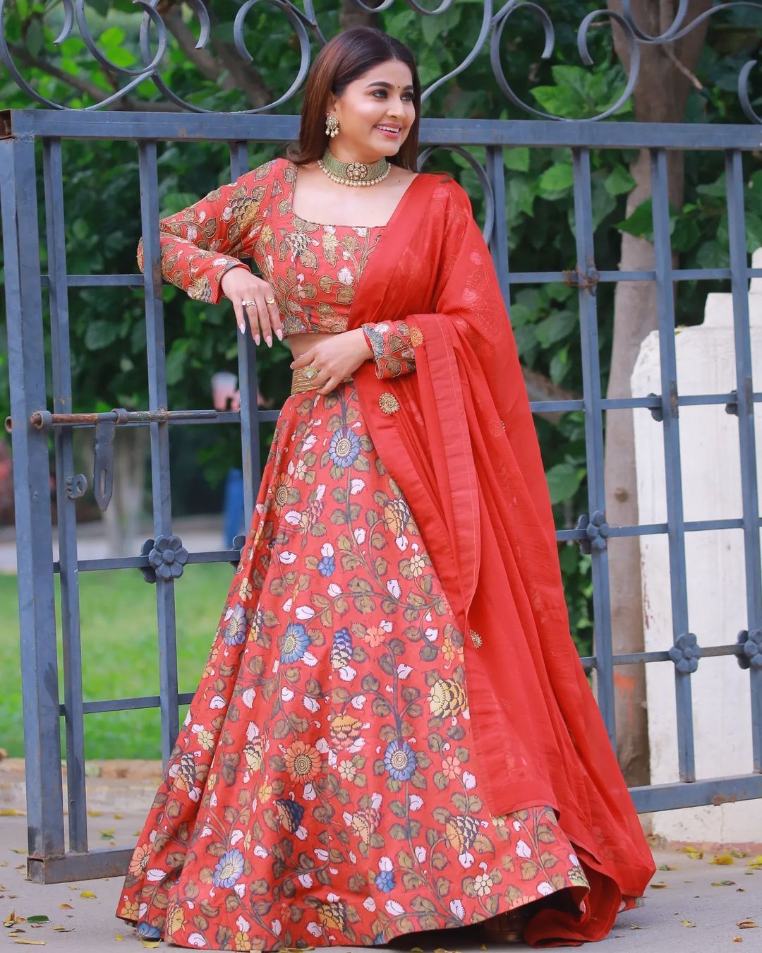 సొగసైన అందాలతో మనసు దోచేస్తున్న స్నేహ.. భర్తతో కలిసి క్యూట్ ఫోటో షూట్..!