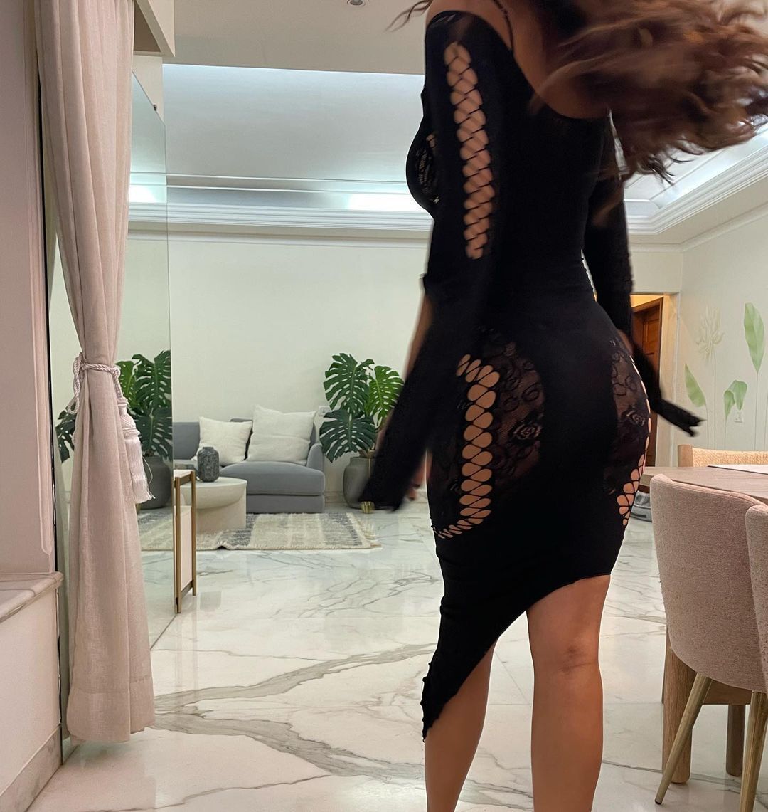 নেটের কালো পোশাক পরে সোশ্যাল মিডিয়ায় উষ্ণতার পারদ চড়ালেন দিশা