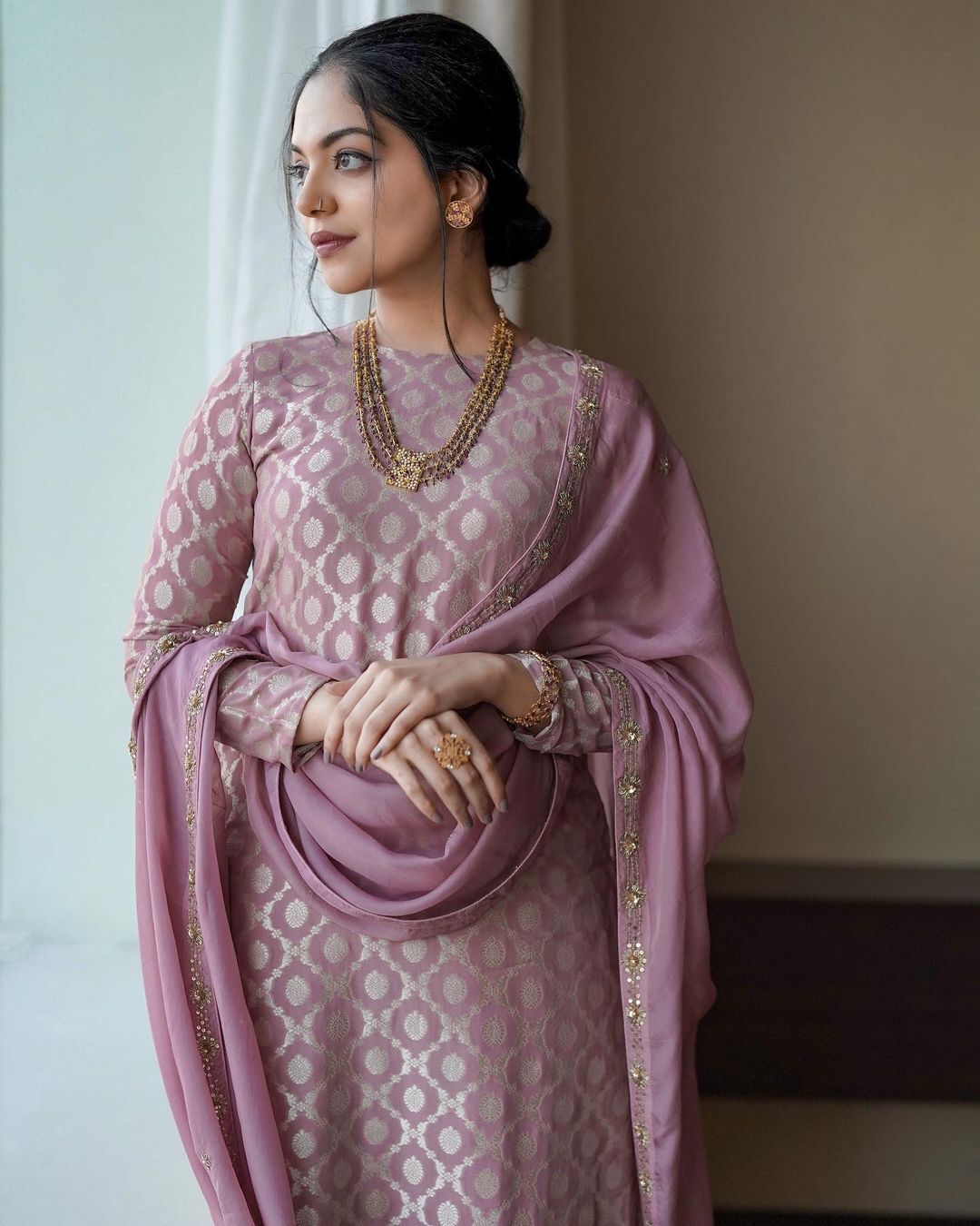 Ahaana Krishna മനോഹരം... അതി മനോഹരം; അഹാനയുടെ അടിപൊളി ചിത്രങ്ങള്