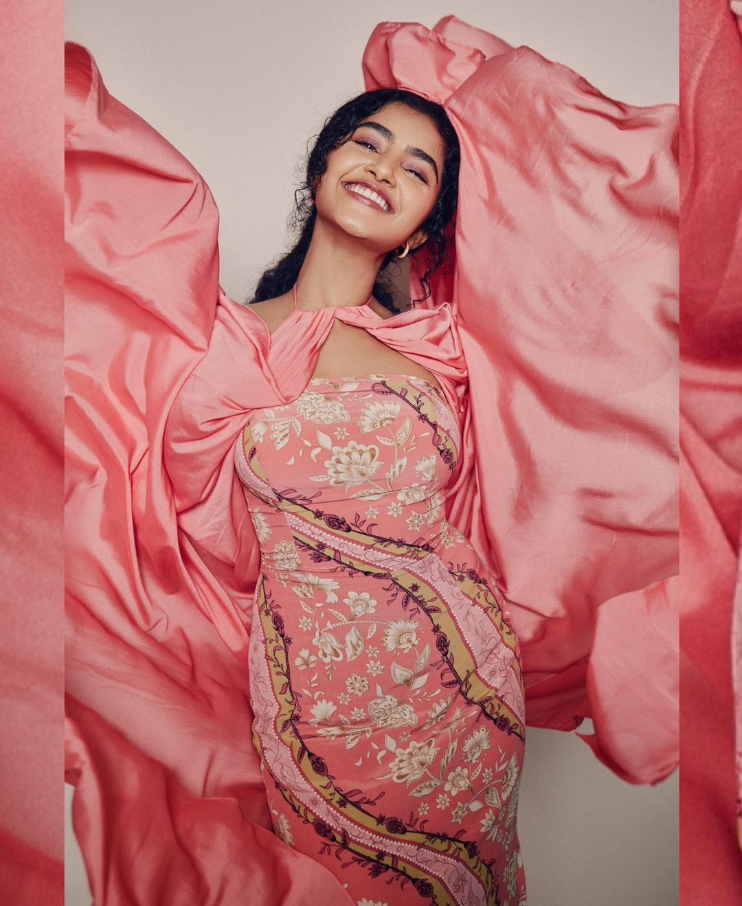 Anupama Parameswaran: പിങ്ക് ബട്ടർഫ്ലൈ... സൂപ്പർ ലുക്കിൽ തരംഗമായി അനുപമ; ടോളിവുഡിൽ ഇരട്ട റിലീസിനൊരുങ്ങി താരം