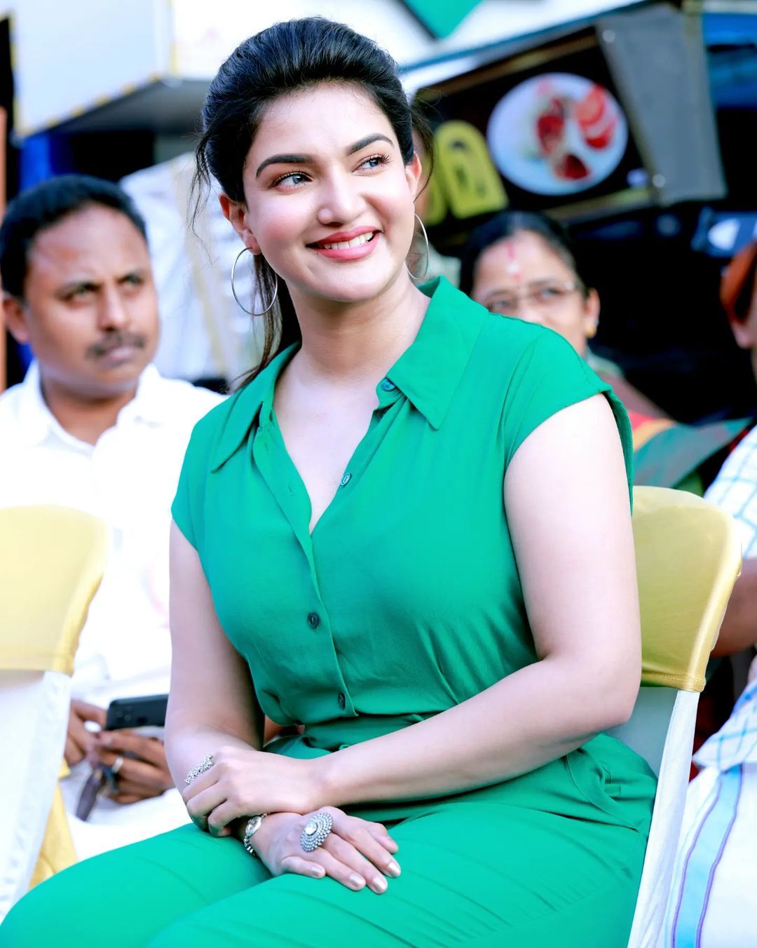 Honey Rose: 'എന്തൊരു സുന്ദരിയാണ് ദേവതയെപ്പോലെയുണ്ട്....'; പ്രിന്റഡ് ഗൗണിൽ ഗ്ലാമറസ് ലുക്കിൽ ഹണി റോസ്