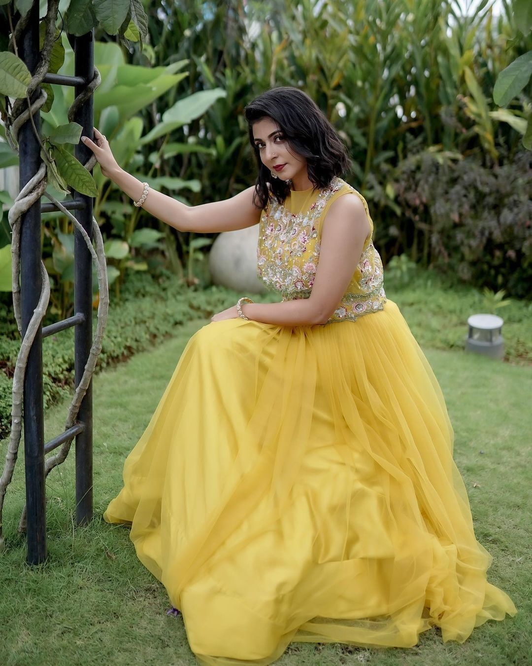 Leona Lishoy: സൂര്യകാന്തിപ്പൂവ് പോലെ... മഞ്ഞയിൽ സുന്ദരിയായി ലിയോണ... എന്തൊരു ക്യൂട്ടാണെന്ന് ആരാധകര്‍!