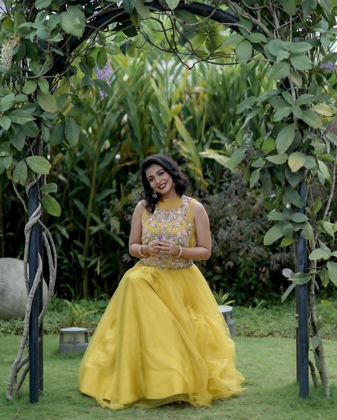 Leona Lishoy: സൂര്യകാന്തിപ്പൂവ് പോലെ... മഞ്ഞയിൽ സുന്ദരിയായി ലിയോണ... എന്തൊരു ക്യൂട്ടാണെന്ന് ആരാധകര്‍!