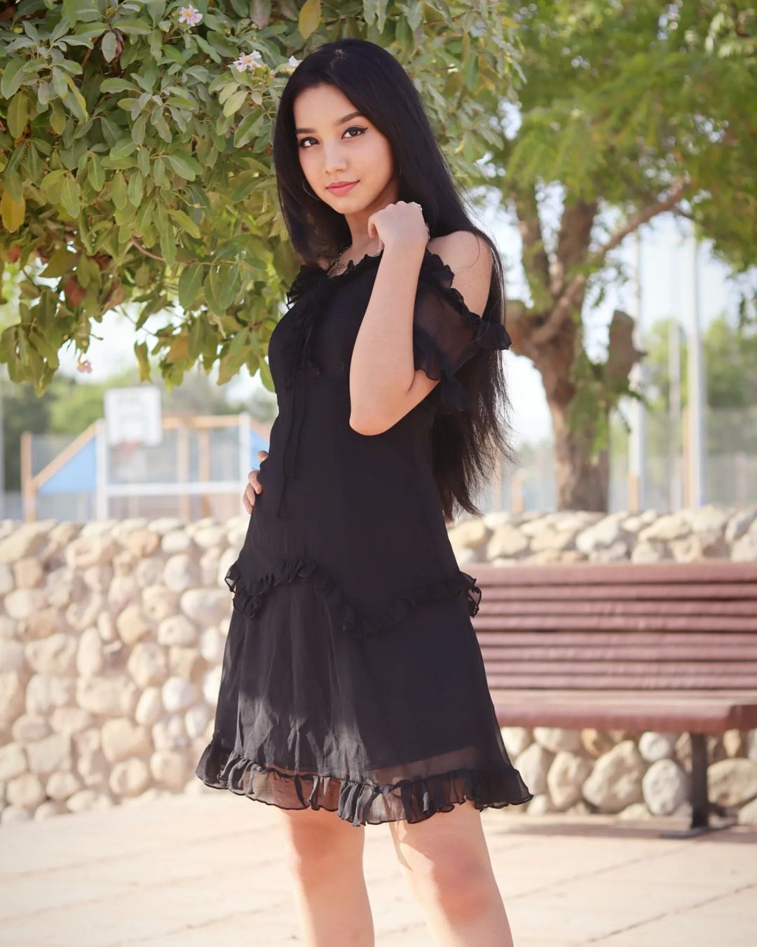  Thamanna Pramod: ബ്ലൂ ഈസ് ലവ്... നീലയിൽ ഗ്ലാമറസ് ലുക്കിൽ നമിത പ്രമോദ്, ഇൻസ്റ്റാഗ്രാമിൽ വൈറലായി പുത്തൻ ചിത്രങ്ങൾ