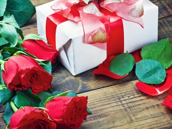 Christmas gift; ക്രിസ്മസ് സമ്മാനം കൊടുക്കേണ്ടേത് സ്ത്രീകള്‍ക്കാണോ; എങ്കില്‍ ഇക്കാര്യം മറക്കരുത്