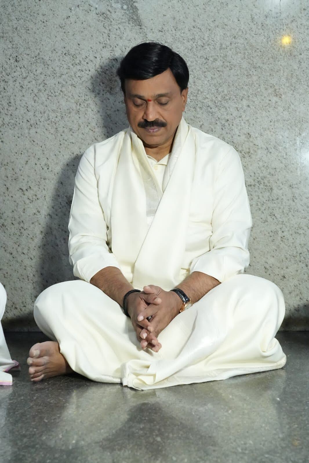 Gar Reddy ಗಂಗಾವತಿಯಲ್ಲಿ ಸಕ್ರಿಯರಾದ ಜನಾರ್ದನ ರೆಡ್ಡಿ: ದೇವಾಲಯ, ದರ್ಗಾಕ್ಕೆ ಭೇಟಿ | Gali ...