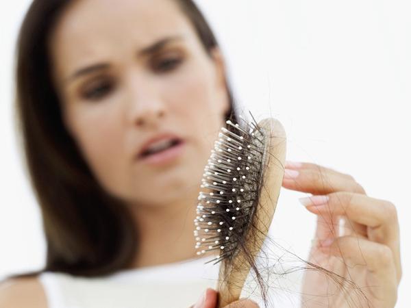Hair loss: മുടികൊഴിച്ചില്‍, താരന്‍; പ്രശ്നം ഏതുമായിക്കൊള്ളട്ടെ പ്രതിവിധി ഓറഞ്ചിലുണ്ട്