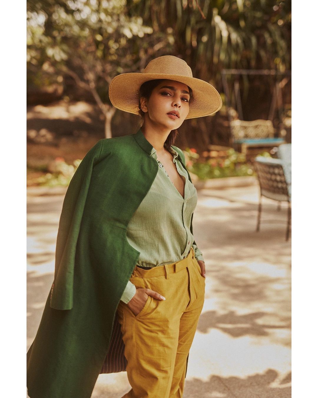 Aishwarya Lekshmi: ഐഷു... ഇത് എന്തായി കാണുന്നേ, വേട്ടക്കിറങ്ങാൻ പോവാണോ.., വൈറല്‍ ഫോട്ടോഷൂട്ട്