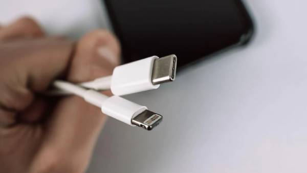 mobile charging: സ്മാർട്ട് ചാർജർ വേണമെന്നില്ല; മൊബൈല്‍ വേഗത്തില്‍ ചാർജ് ചെയ്യാന്‍ ഇതാ ചില പൊടിക്കൈകള്‍