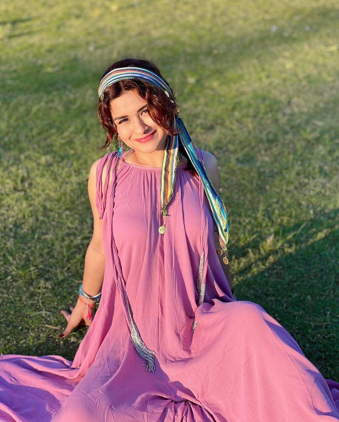  Photos: अवनीत कौर ने ब्लैक ड्रेस में लूटा फैंस का दिल, Bold लुक से मचाई सनसनी 