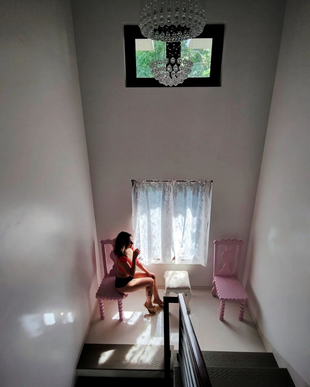 Photos: बिकिनी पहनकर वाइन का मजा लेती नजर आईं सिंगर Neha Bhasin, तस्वीरें देखकर फैंस ने मारी सीटियां