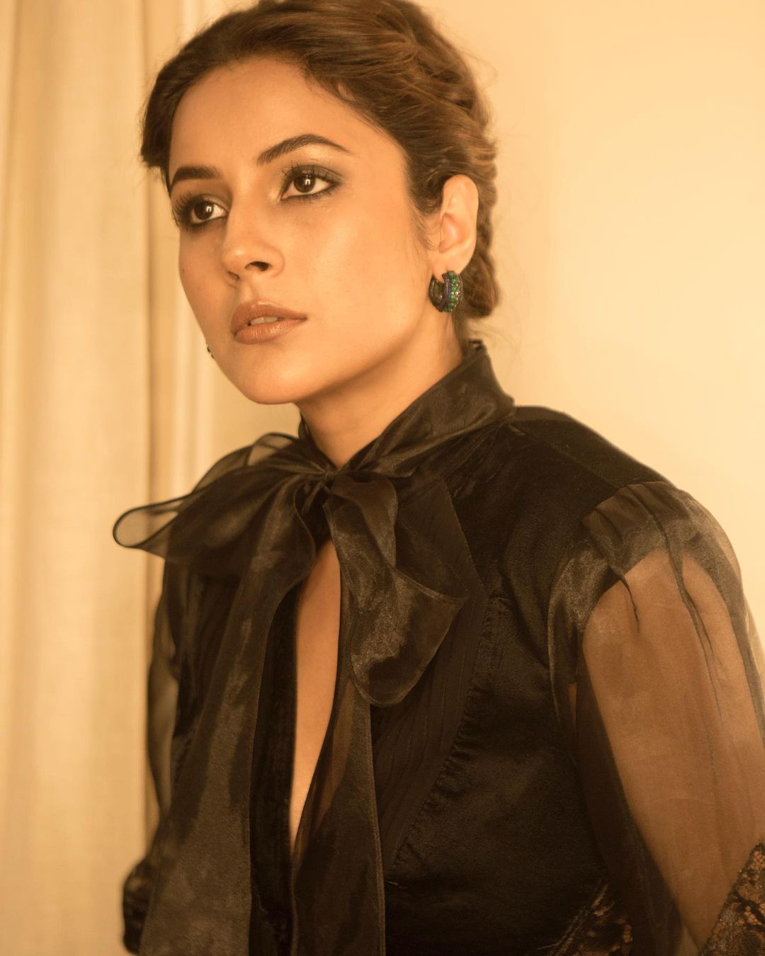 'ये क्या लव बाइट है' बर्थ मार्क को लेकर ट्रोल हुईं शहनाज गिल, Photos को Zoom करके देख रहे निशान