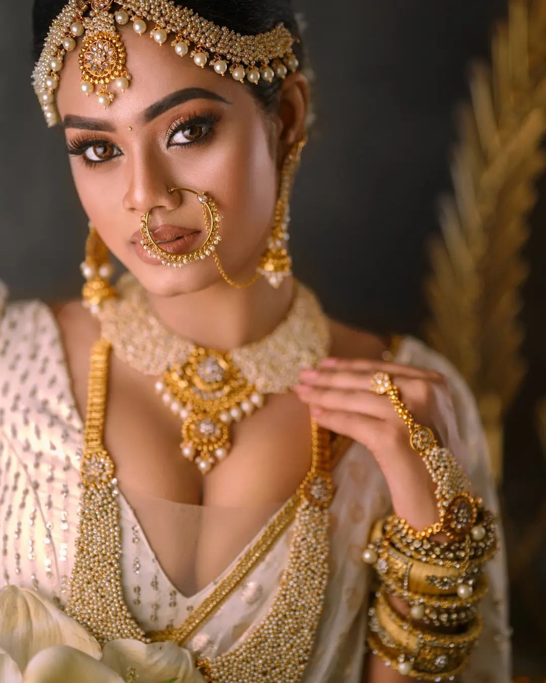 PHOTOS : அசத்தும் அழகில்.. ஆளை மயக்கும் மாடல் திலி பெர்னாண்டோவின் கலக்கல் போட்டோஸ்... 