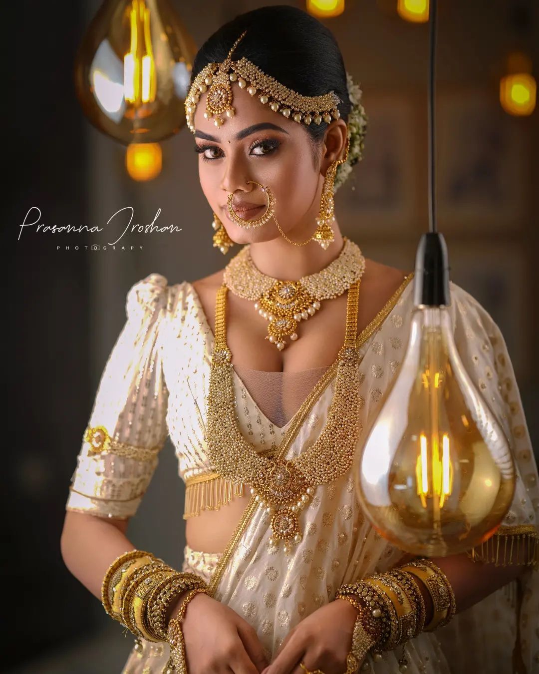 PHOTOS : அசத்தும் அழகில்.. ஆளை மயக்கும் மாடல் திலி பெர்னாண்டோவின் கலக்கல் போட்டோஸ்... 