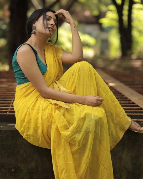 photos : மஞ்சள் புடவையில் மனதை மயக்கும் நடிகை அர்ஷிதாவின் ரீசண்ட் பிக்ஸ் இதோ!