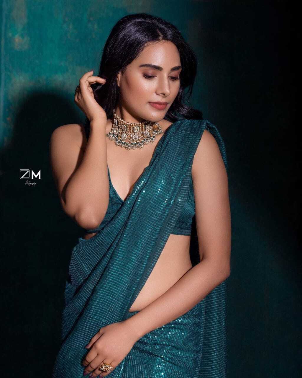 photos : மஞ்சள் புடவையில் மனதை மயக்கும் நடிகை அர்ஷிதாவின் ரீசண்ட் பிக்ஸ் இதோ!