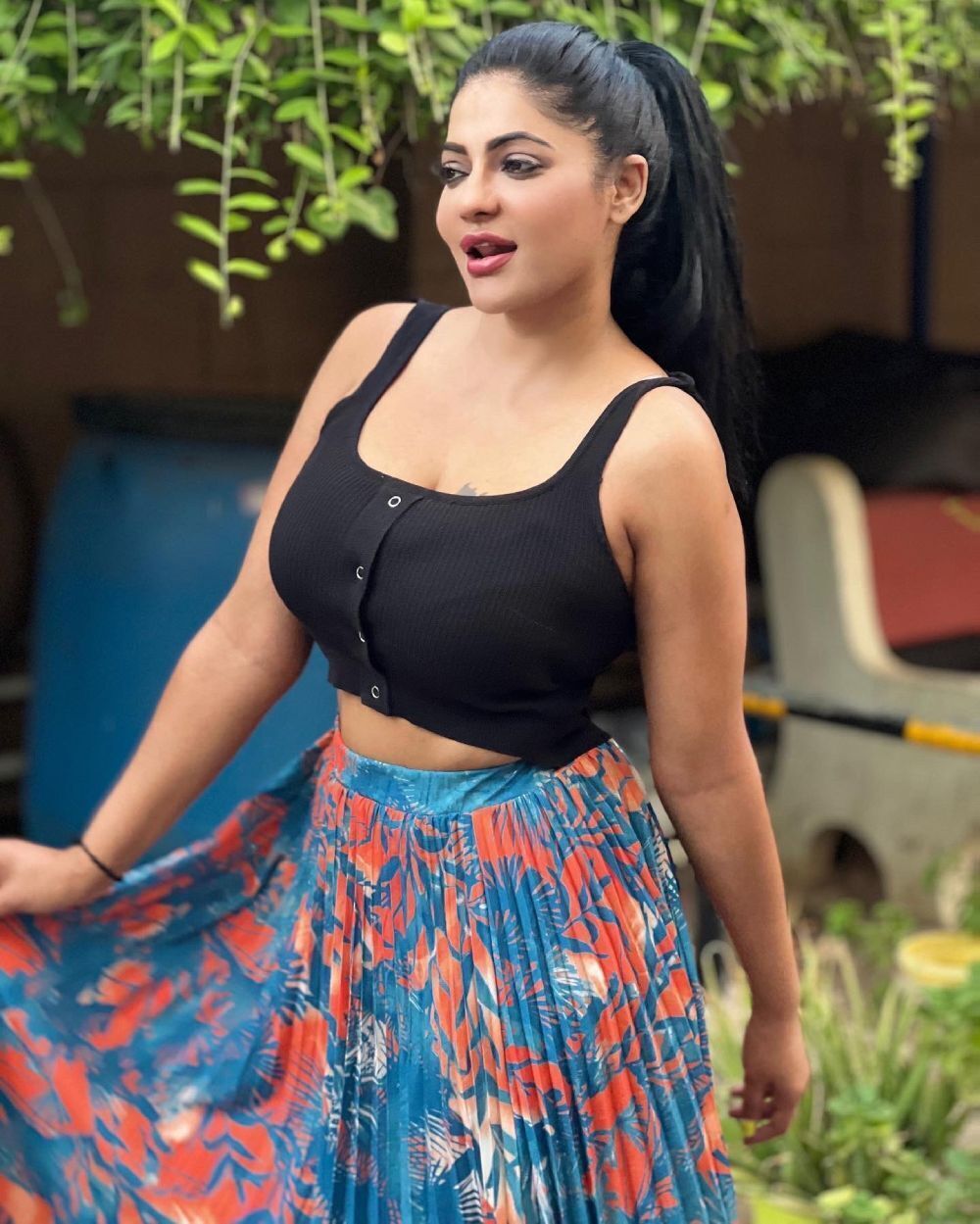 PHOTOS : பிளாக் டாப்பில் ஆளை அசத்தும் அழகு.. பாக்கியலட்சுமி சீரியல் ...