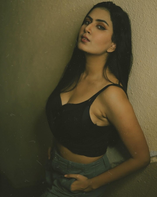 photos : டைட் டாப்பில் ஸ்டைலாக போஸ் கொடுத்த பாவ்னா லால்வானி.. கிறங்கடிக்கும் சூப்பர் பிக்ஸ் இதோ!