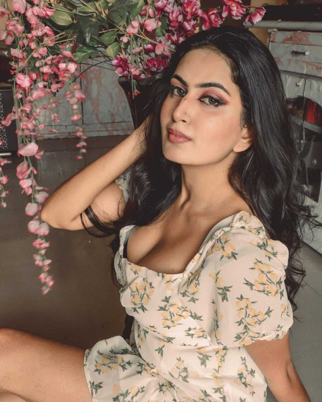 photos : டைட் டாப்பில் ஸ்டைலாக போஸ் கொடுத்த பாவ்னா லால்வானி.. கிறங்கடிக்கும் சூப்பர் பிக்ஸ் இதோ!