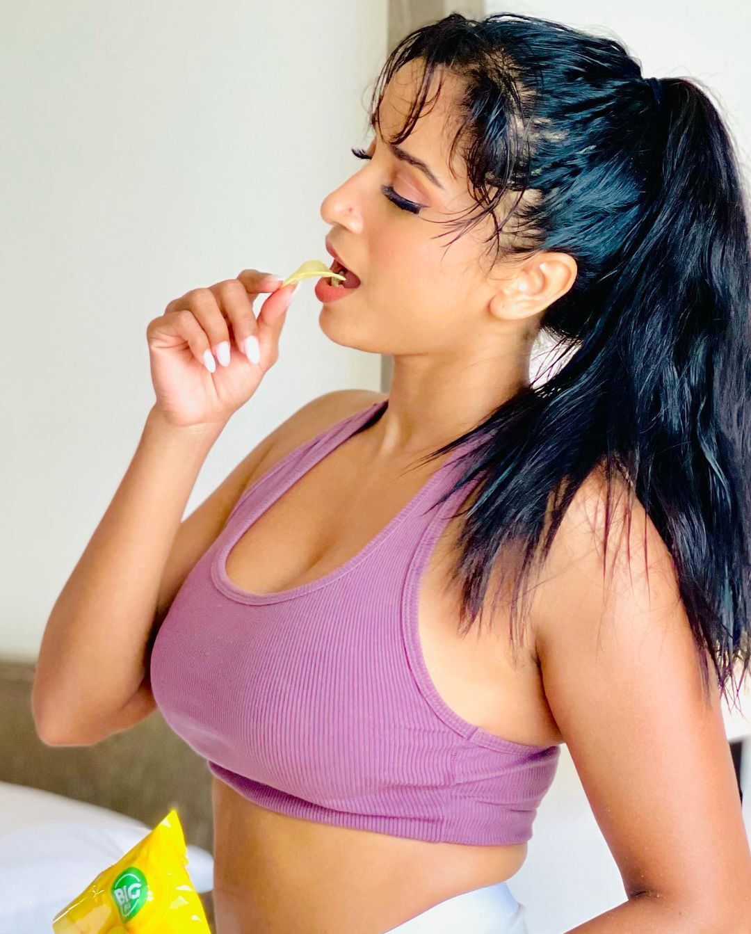 photos : சுடிதார் அணிந்து வந்த சொர்கமே! ரசிகர்களை ஈர்க்கும் பூஜா பாலேகர்.. அசரவைக்கும் கலக்கல் பிக்ஸ் இதோ!