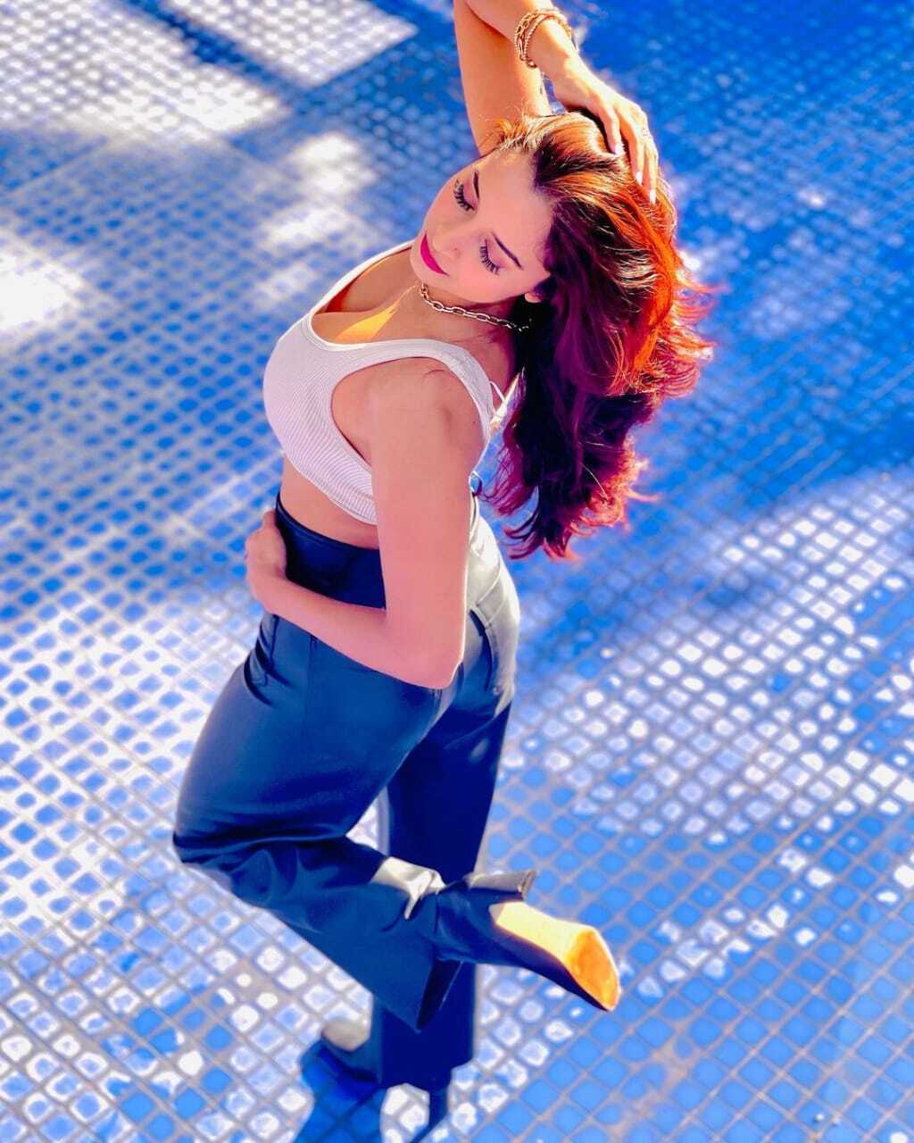 photos : சுடிதார் அணிந்து வந்த சொர்கமே! ரசிகர்களை ஈர்க்கும் பூஜா பாலேகர்.. அசரவைக்கும் கலக்கல் பிக்ஸ் இதோ!