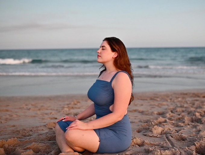 photos : டைட் டாப்பில் சொக்கவைக்கும் அழகில் ஜிகி ராபின்சன்..கிறங்கடிக்கும் நச் போட்டோஸ் இதோ!