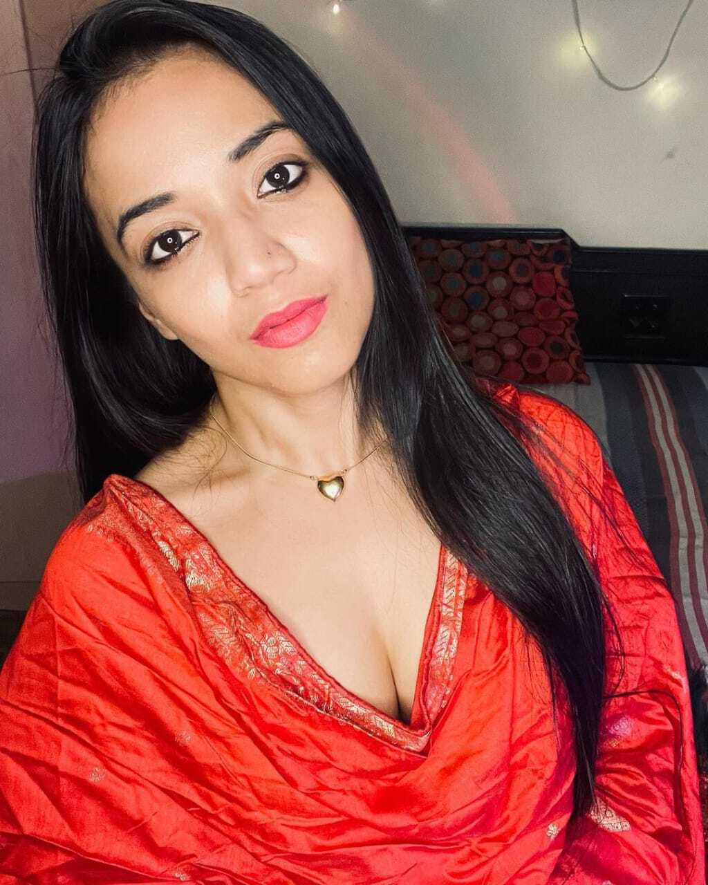 photos : புடவையில் சொக்கவைக்கும் அழகில் தெறிக்கவிடும் பல்லவி பாஷு.. அசத்தலான நச் ஸ்டில்ஸ் இதோ!