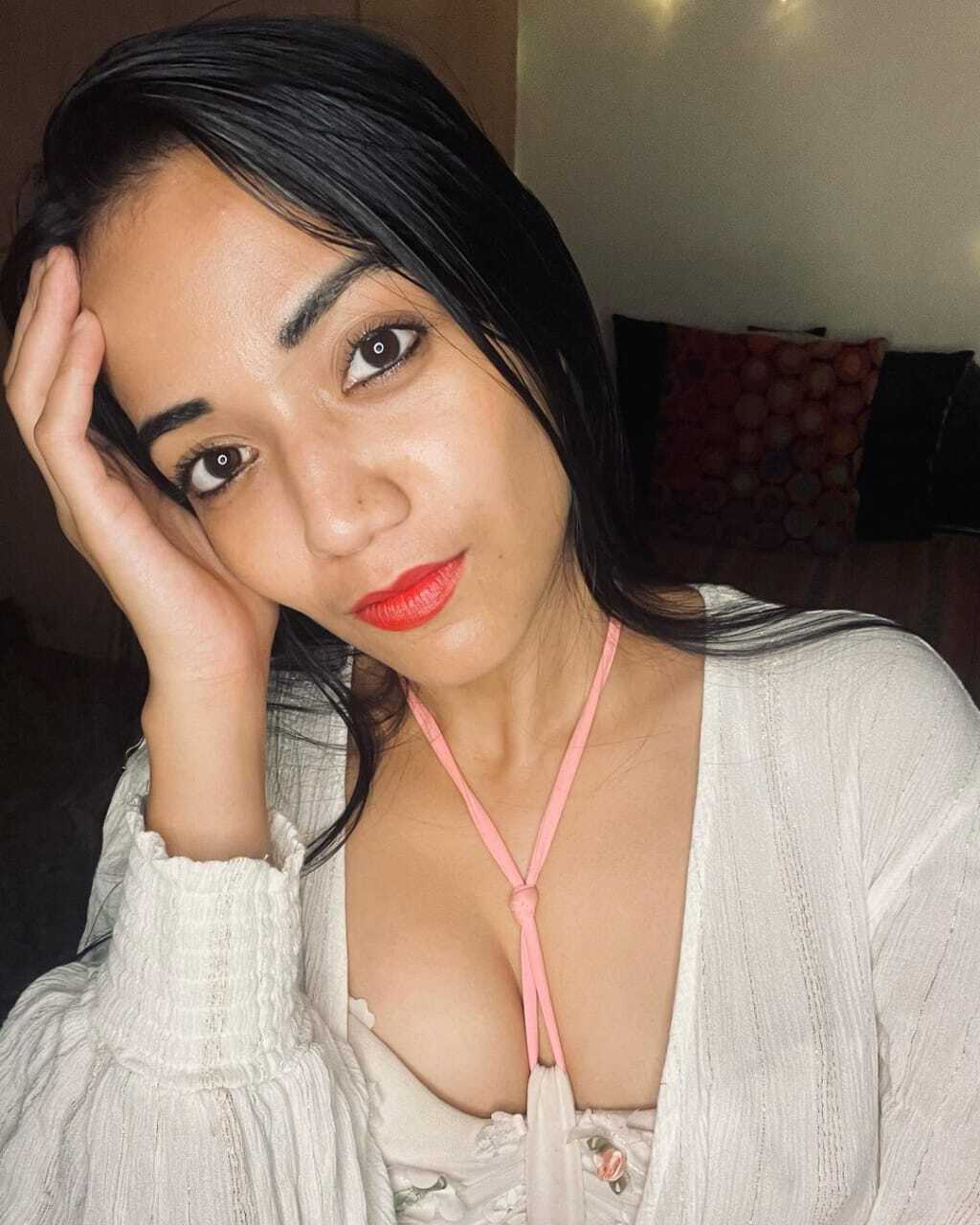 photos : புடவையில் சொக்கவைக்கும் அழகில் தெறிக்கவிடும் பல்லவி பாஷு.. அசத்தலான நச் ஸ்டில்ஸ் இதோ!