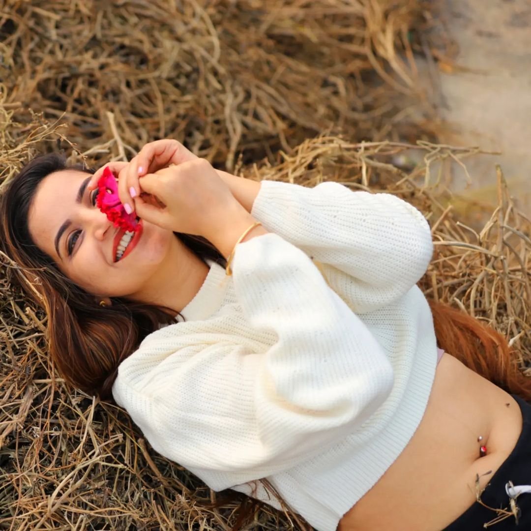 'गंदी बात' फेम एक्ट्रेस जॉली भाटिया हैं बेहद ही बोल्ड, Photos देखकर उड़ जाएंगे होश