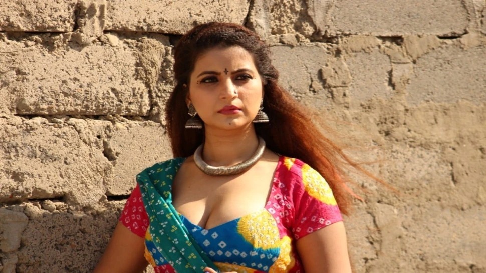 'गंदी बात' फेम एक्ट्रेस जॉली भाटिया हैं बेहद ही बोल्ड, Photos देखकर उड़ जाएंगे होश