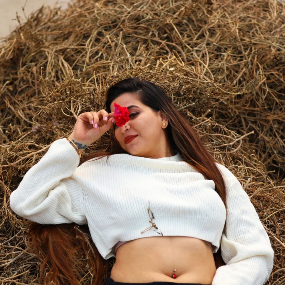 'गंदी बात' फेम एक्ट्रेस जॉली भाटिया हैं बेहद ही बोल्ड, Photos देखकर उड़ जाएंगे होश