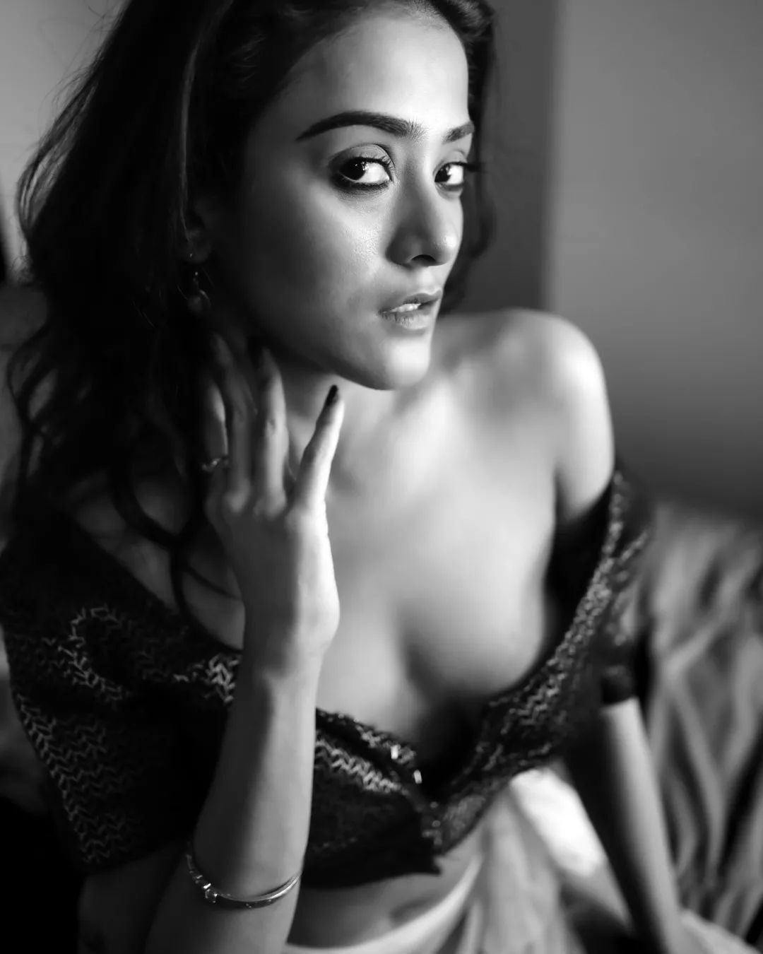 photos : டைட் டாப்பில் ரசிகர்களை தெறிக்கவிடும் அழகில் சேஜூ தாராஃபடர்.. அசத்தலான கலக்கல் ஸ்டில்ஸ் இதோ!