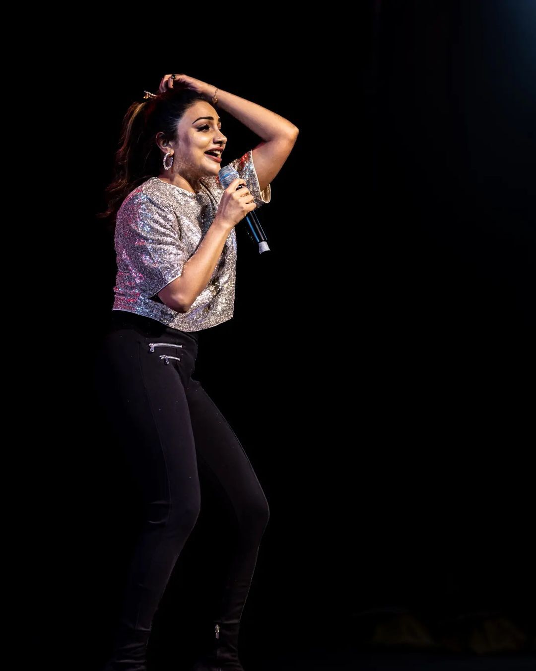 Rimi Tomy: ഹൈ വോൾട്ടേജിൽ ആരാധകരെ പുളകം കൊള്ളിച്ച് റിമി; സോഷ്യൽ മീഡിയയിൽ തരംഗമായ ചിത്രങ്ങൾ കാണാം