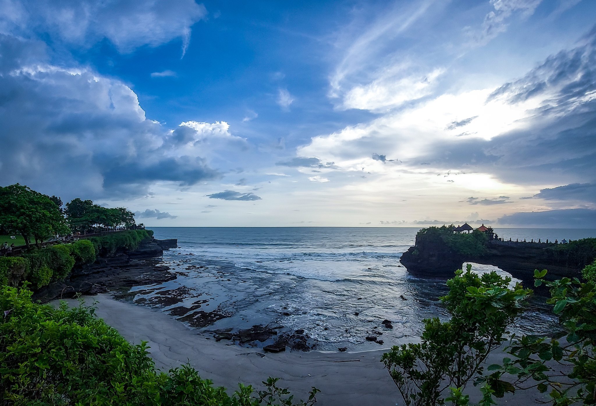 ഇന്തോനേഷ്യയിലെ 'കേരളത്തിലേക്ക്' ഒരു ട്രിപ്പ് ആയാലോ; കാഴ്ച്ചകള്‍ ഒരുപാടുണ്ട്, മറക്കരുത് ഈ സ്ഥലങ്ങള്‍
