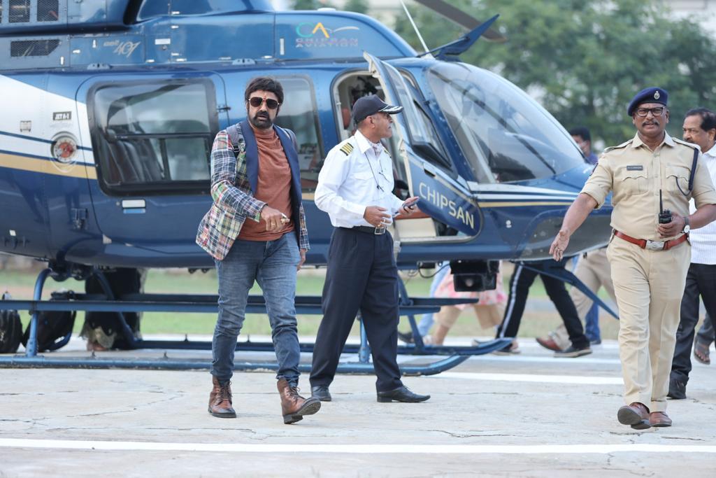ఘనంగా 'వీర సింహారెడ్డి' ప్రీ రిలీజ్ వేడుక.. జై బాలయ్య నినాదాలతో దద్దరిల్లిన ఒంగోలు..!!
