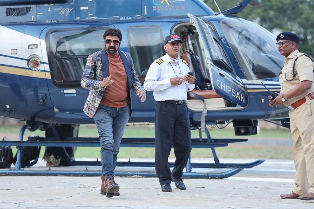 ఘనంగా 'వీర సింహారెడ్డి' ప్రీ రిలీజ్ వేడుక.. జై బాలయ్య నినాదాలతో దద్దరిల్లిన ఒంగోలు..!!