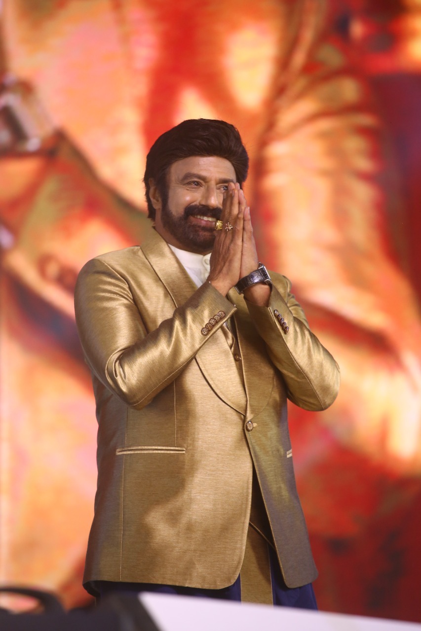 ఘనంగా 'వీర సింహారెడ్డి' ప్రీ రిలీజ్ వేడుక.. జై బాలయ్య నినాదాలతో దద్దరిల్లిన ఒంగోలు..!!