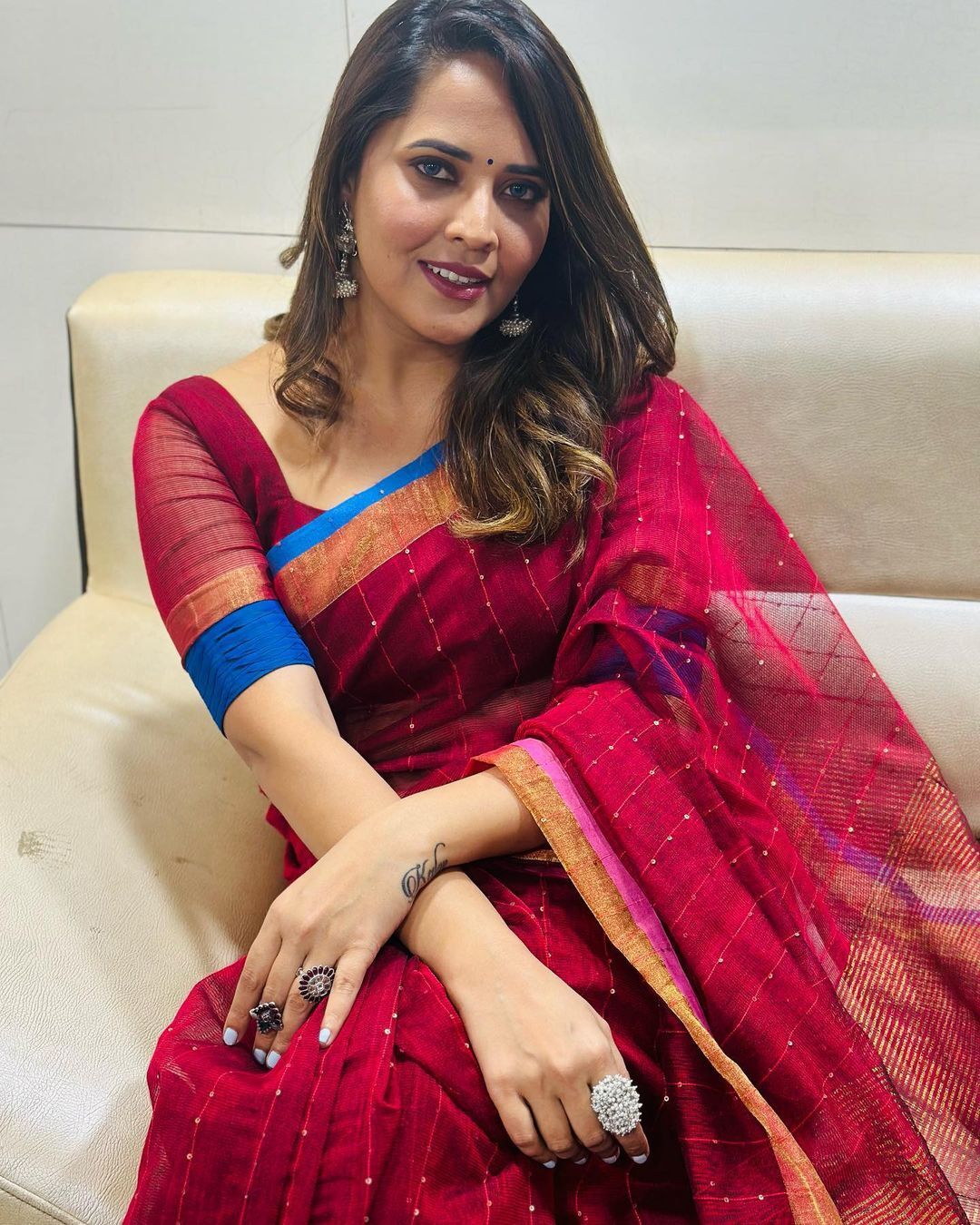 చిట్టి నవ్వుతో కుర్రకారు గుండెల్లో చిచ్చుపెడుతున్న అనసూయ భరధ్వాజ్