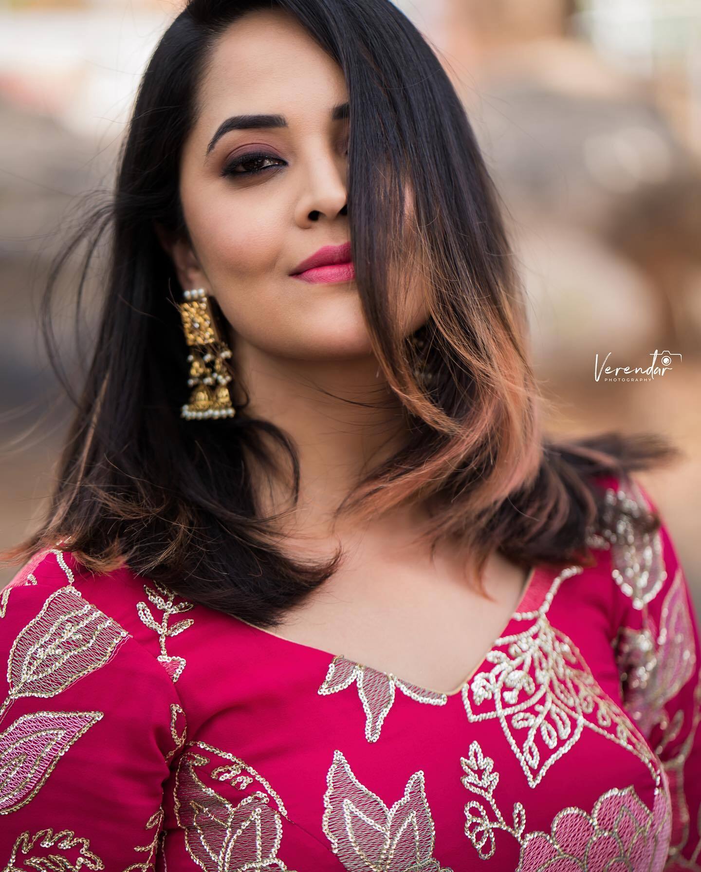 చిట్టి నవ్వుతో కుర్రకారు గుండెల్లో చిచ్చుపెడుతున్న అనసూయ భరధ్వాజ్