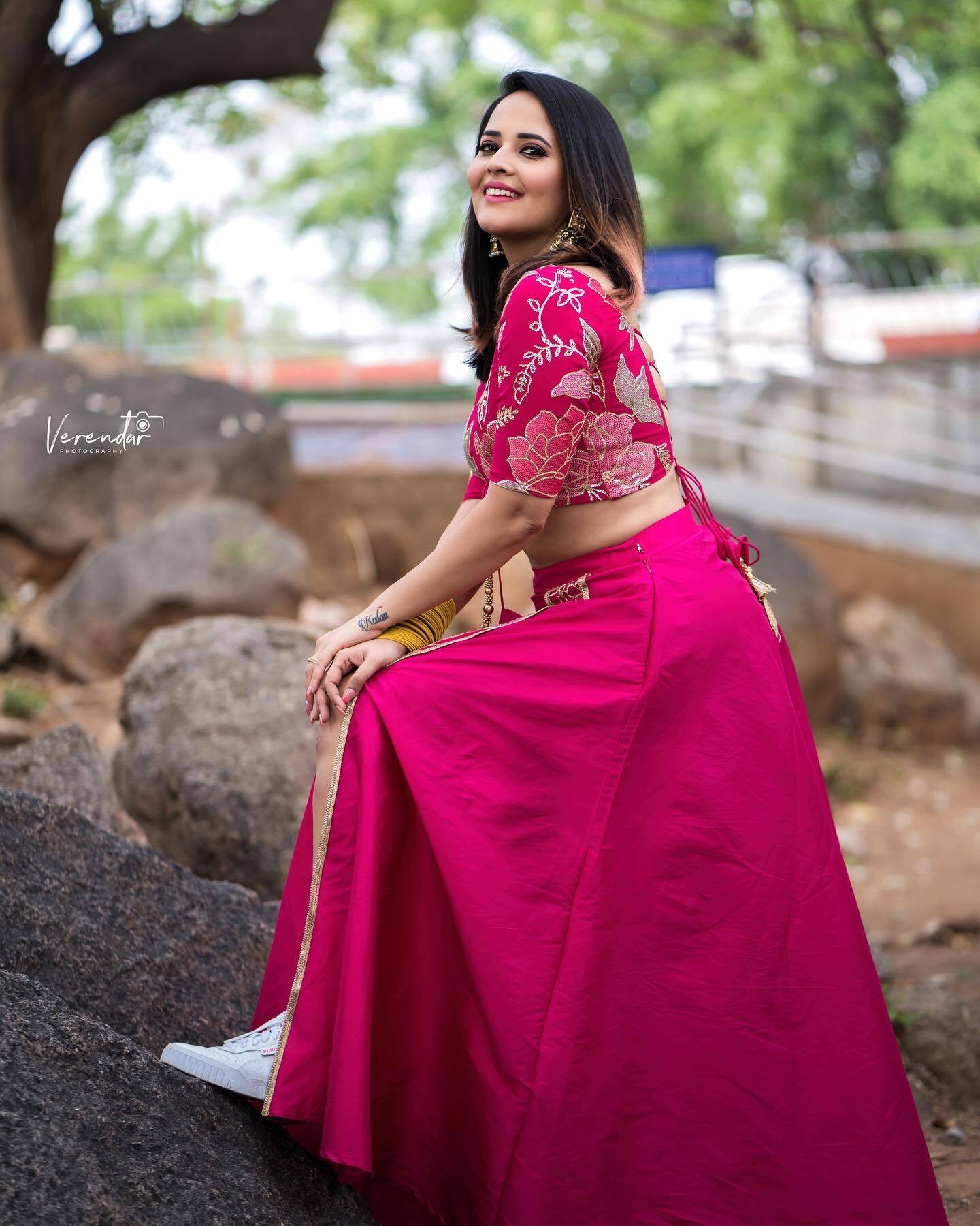 చిట్టి నవ్వుతో కుర్రకారు గుండెల్లో చిచ్చుపెడుతున్న అనసూయ భరధ్వాజ్