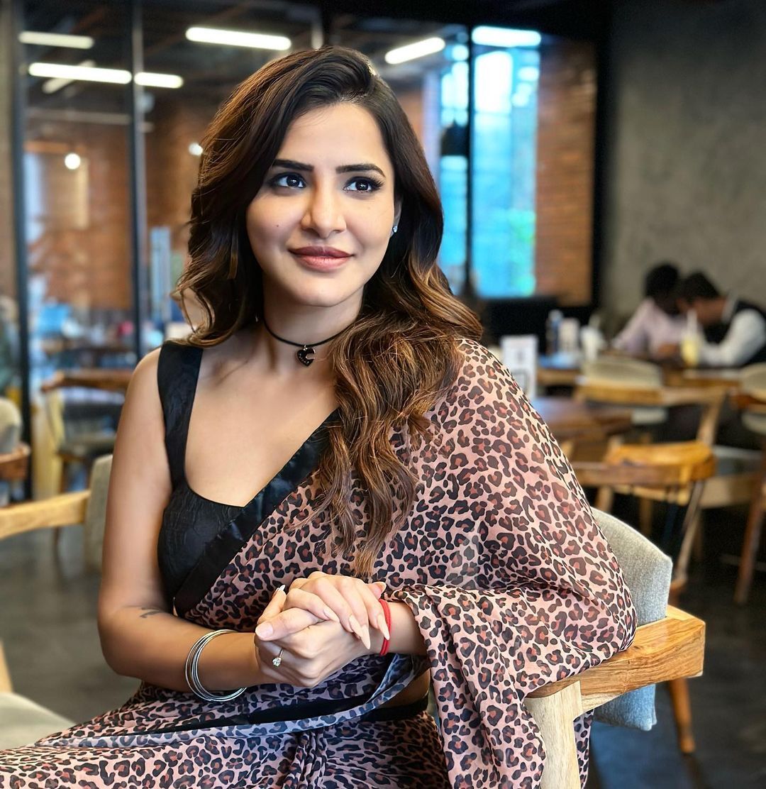 Perusha Reddy ఘాటు అందాలతో కుర్రాళ్ల గుండెల్లో హీటెక్కిస్తున్నఅషురెడ్డి.. | Ashu ...